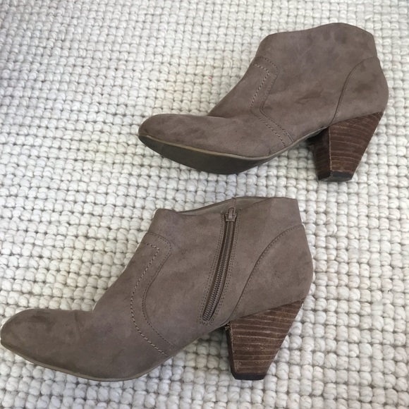Francesca’s Brown Adrian western Ankle Bootie - Picture 6 of 8